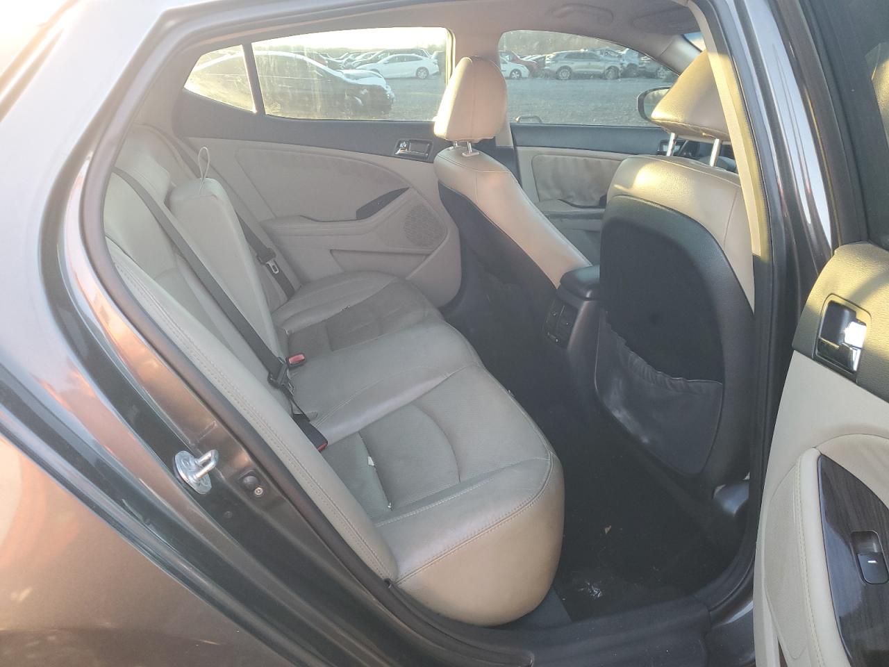 2012 Kia Optima - Image 10