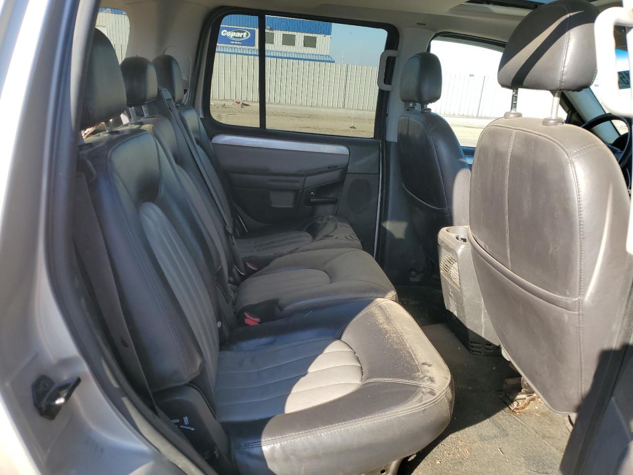 2005 Mercury Mountaineer - Image 11