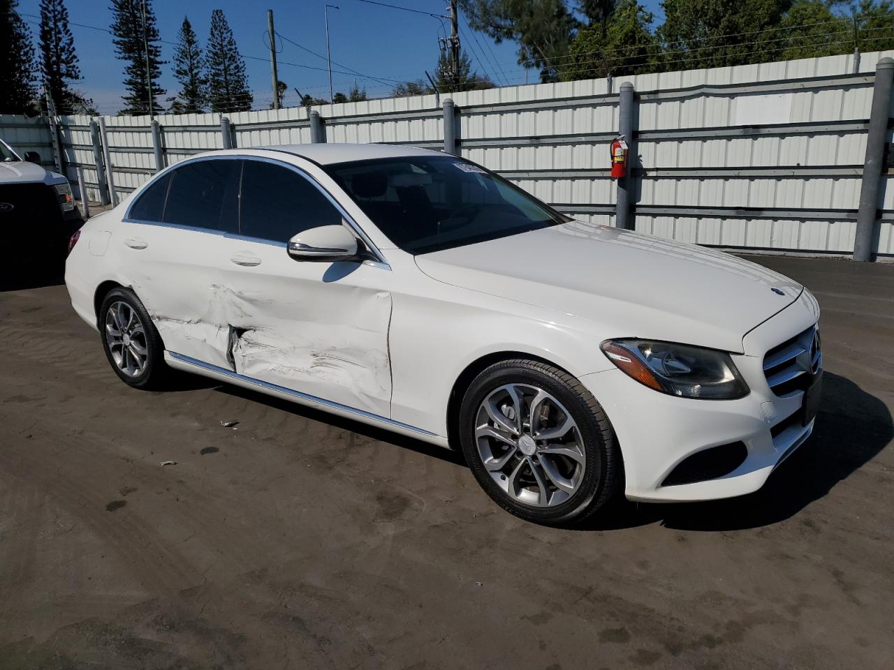 VIN 55SWF4JB8GU113477 2016 MERCEDES-BENZ C-CLASS no.4