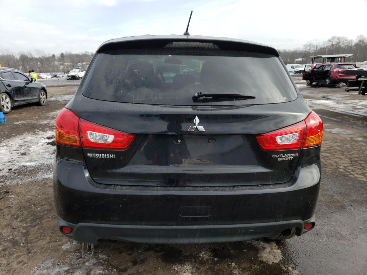 2015 Mitsubishi Outlander - Image 6