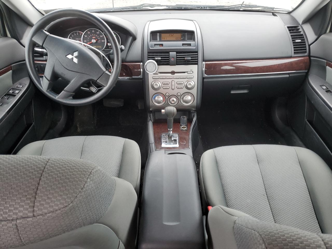 2009 Mitsubishi Galant - Image 8