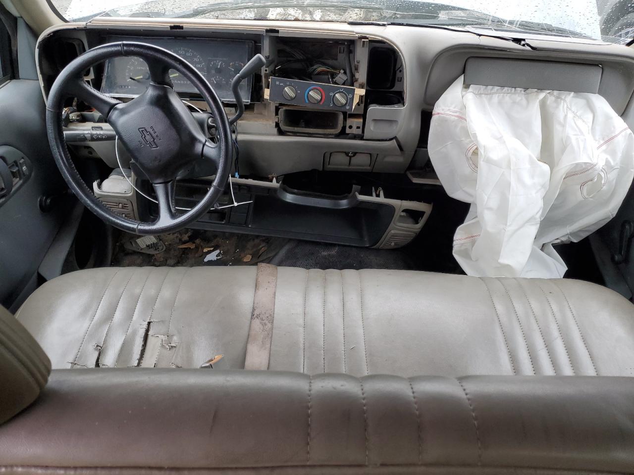 1999 Chevrolet Suburban - Image 8