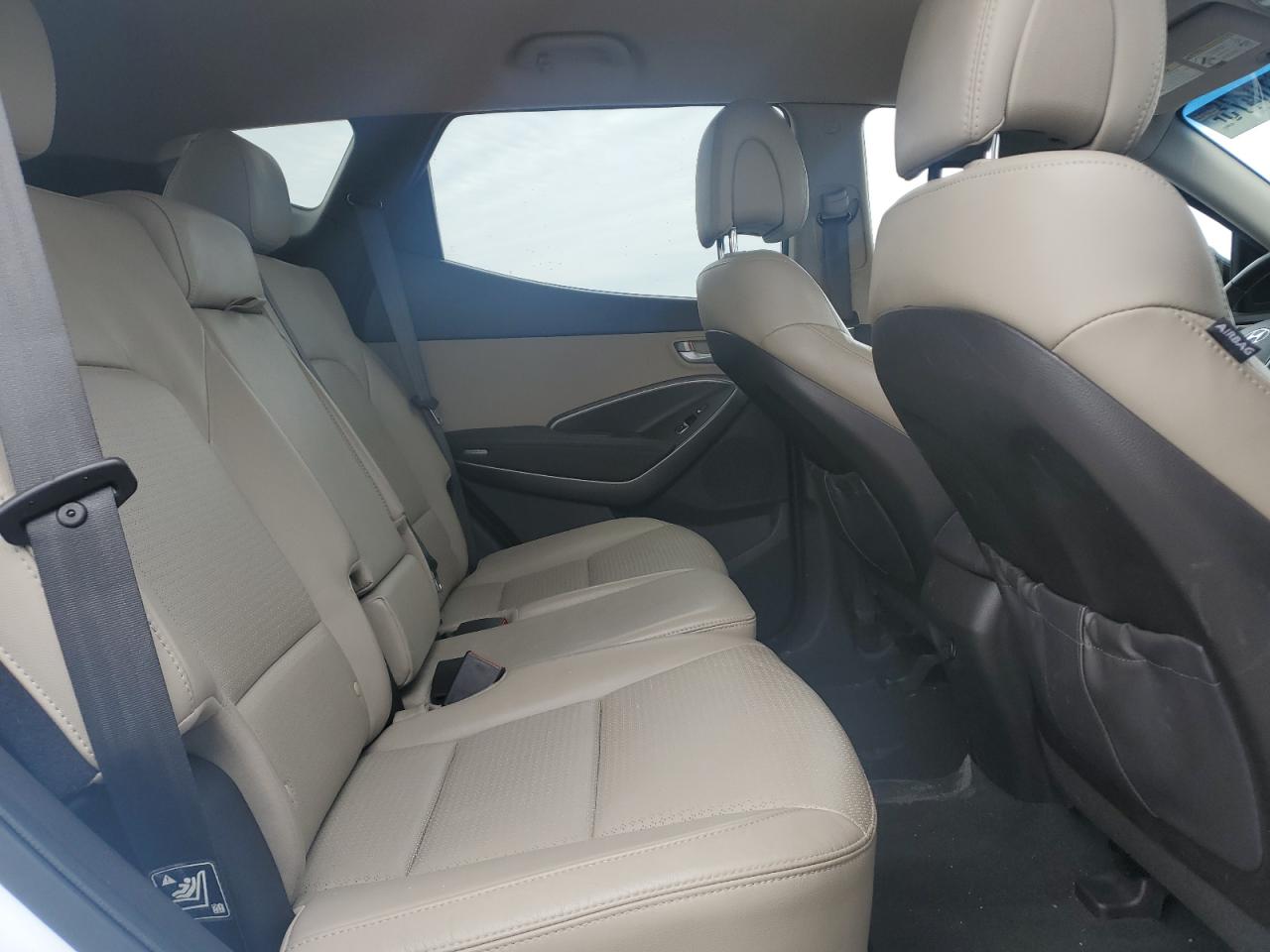 2013 Hyundai Santa Fe - Image 11