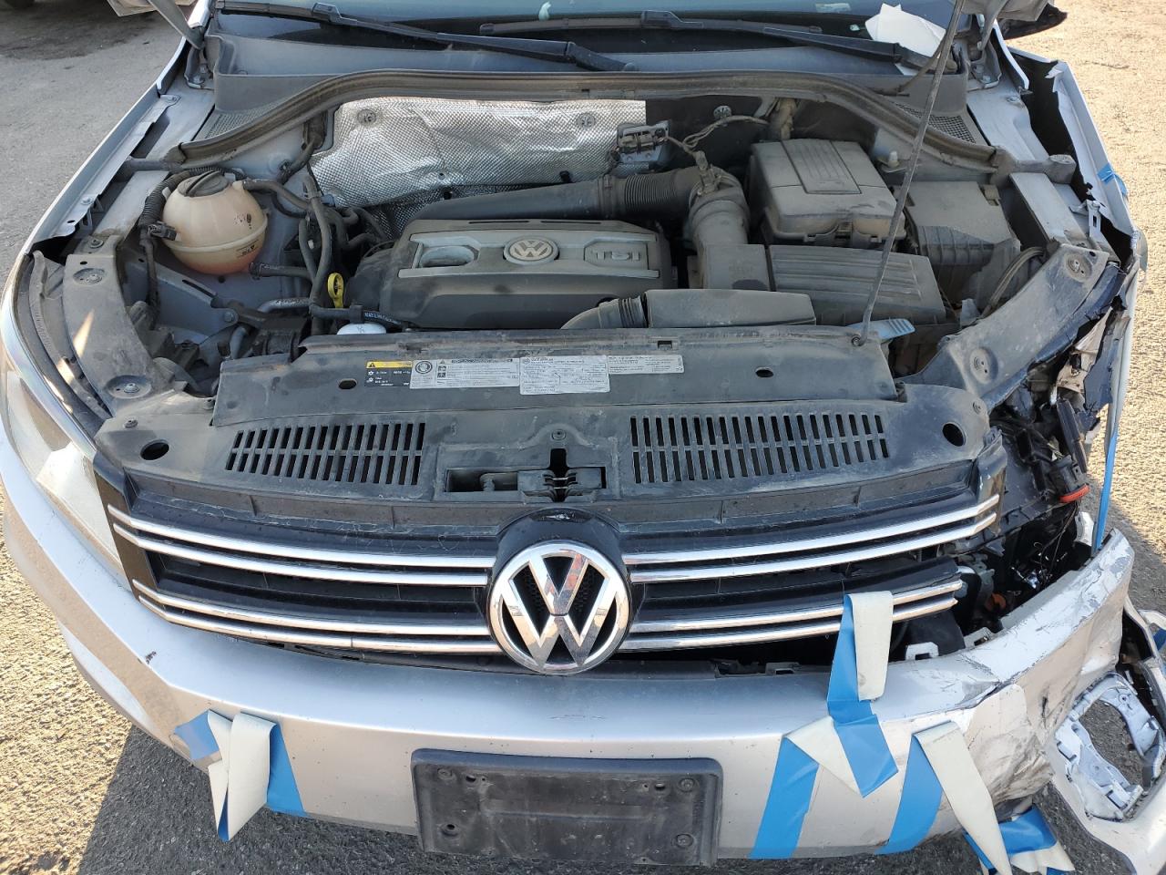 2015 Volkswagen Tiguan - Image 12