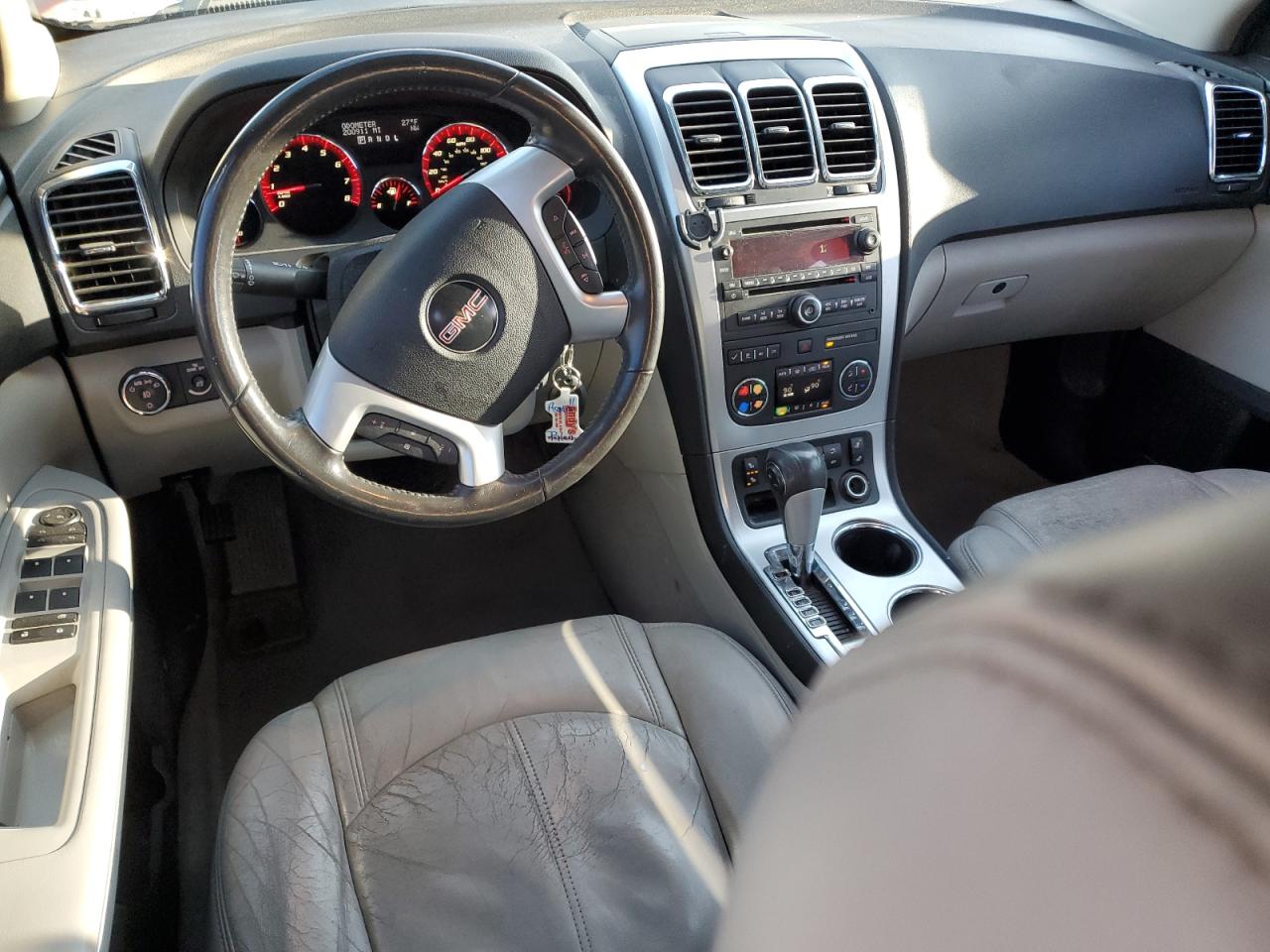 2011 GMC Acadia - Image 8