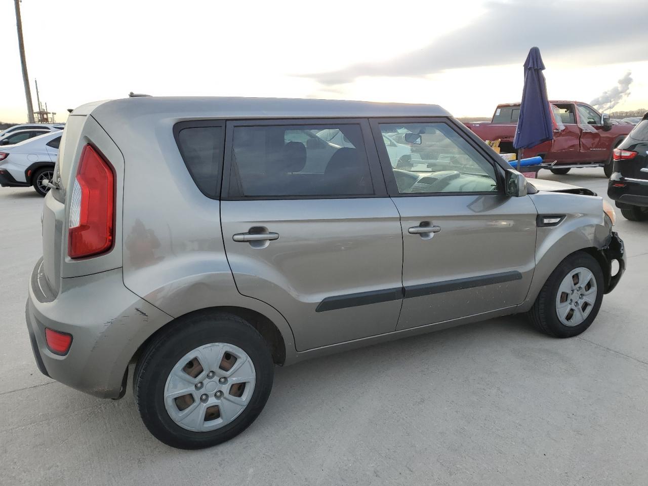 VIN KNDJT2A55D7605937 2013 KIA SOUL no.3