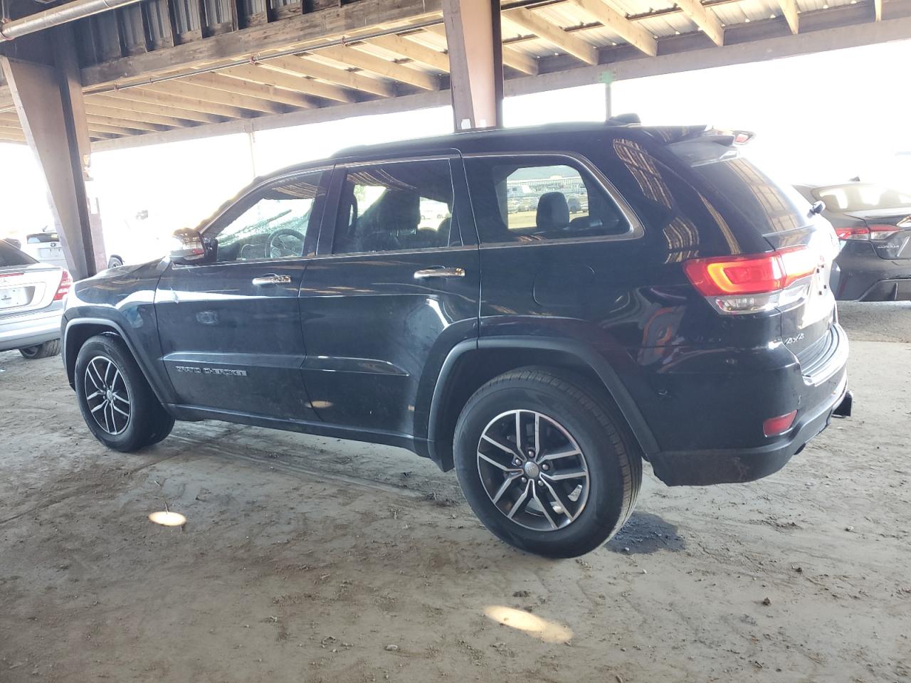 2018 Jeep Grand Cherokee - Image 2
