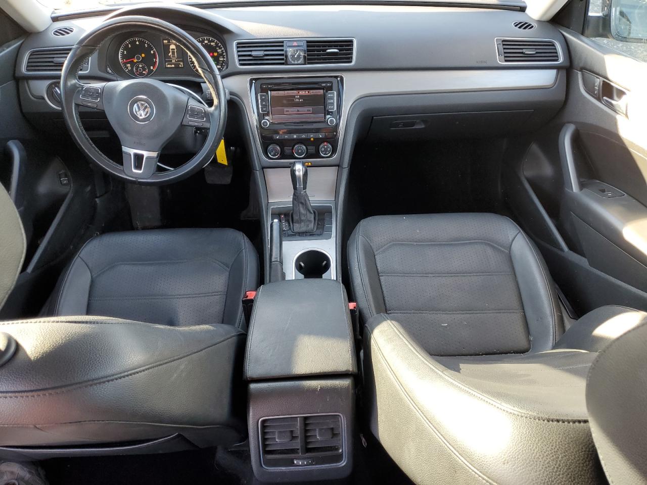 2014 Volkswagen Passat - Image 8