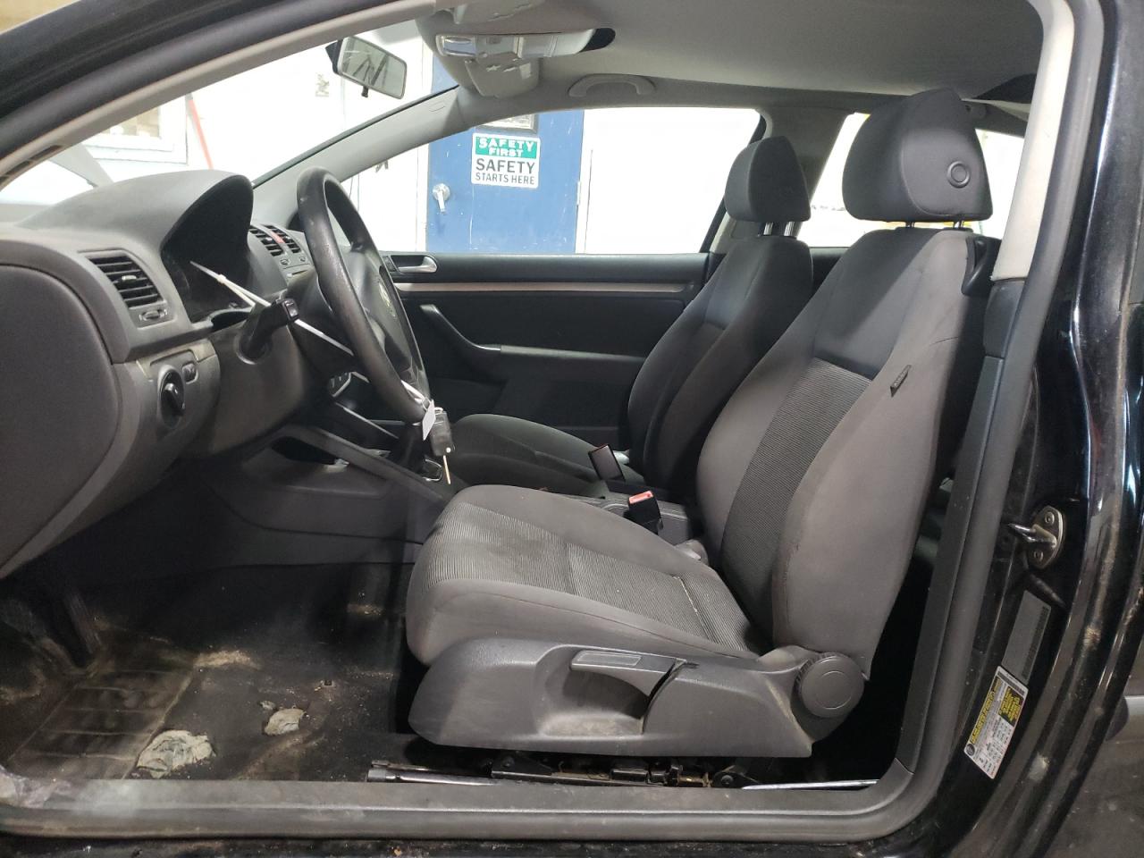 2009 Volkswagen Golf - Image 7
