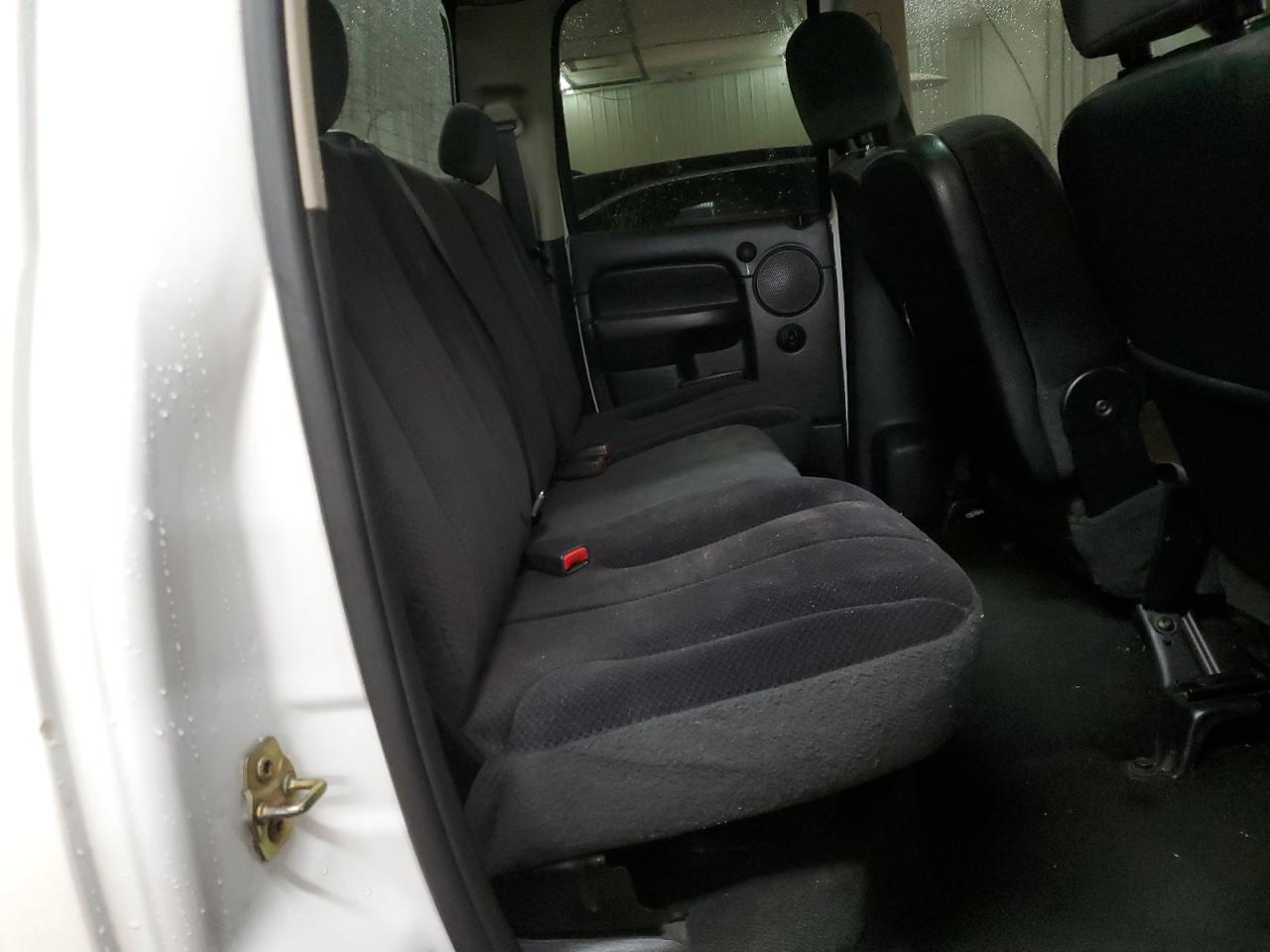 2004 Dodge RAM - Image 11