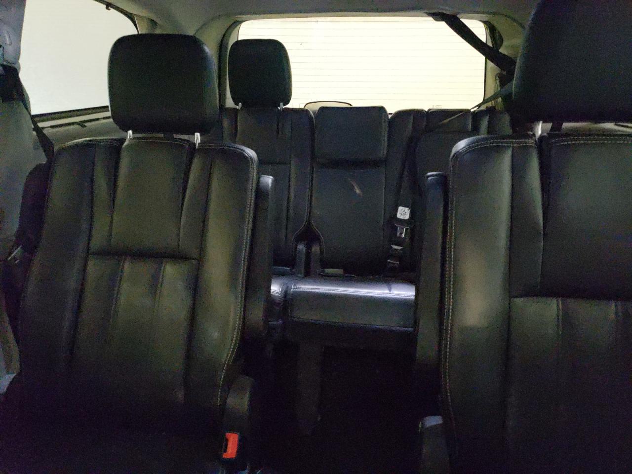 2013 Chrysler Town & Country - Image 10