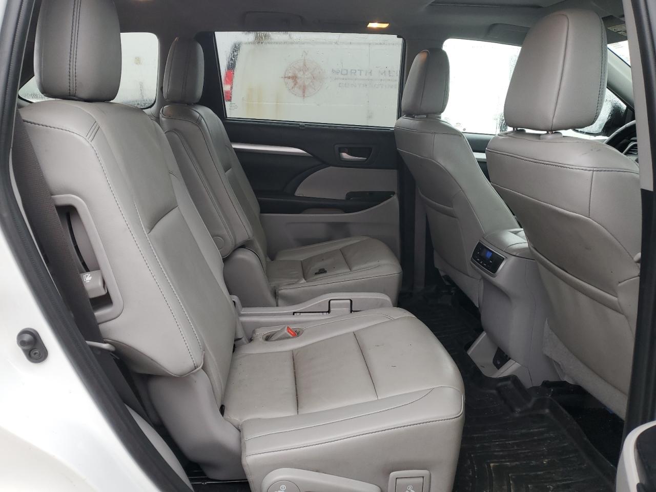 2019 Toyota Highlander - Image 11