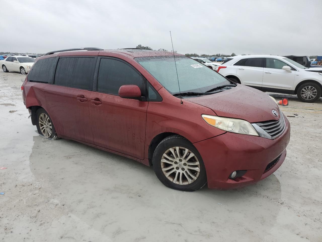 2012 Toyota Sienna - Image 4