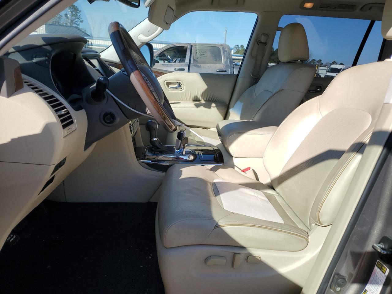 2017 Infiniti QX80 - Image 7