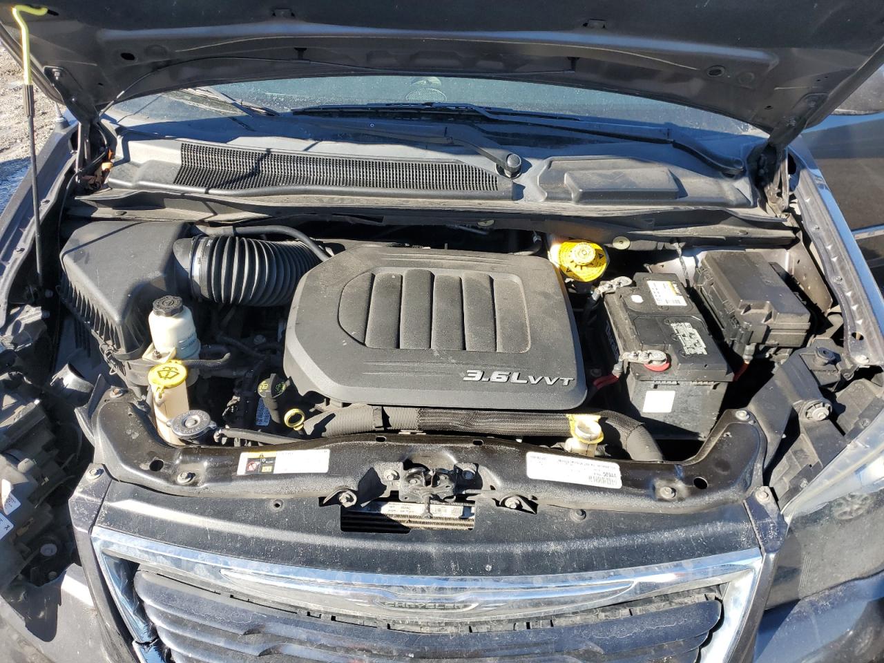 2016 Chrysler Town & Country - Image 12