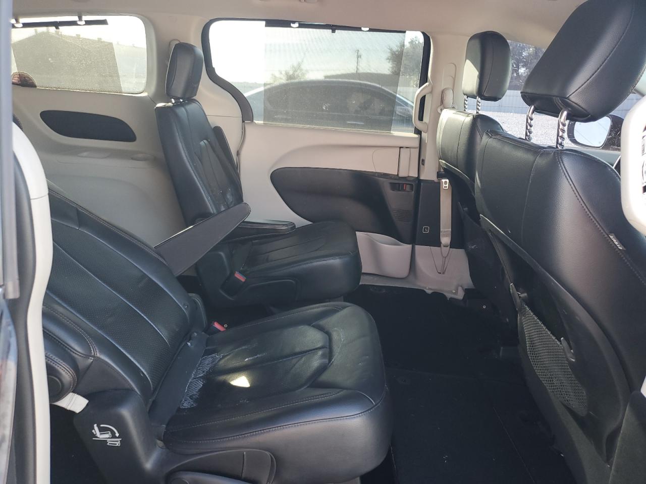 2018 Chrysler Pacifica - Image 12