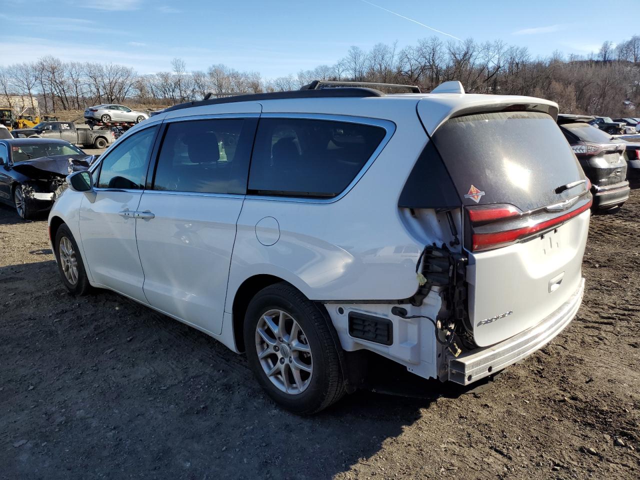 2022 Chrysler Pacifica - Image 2