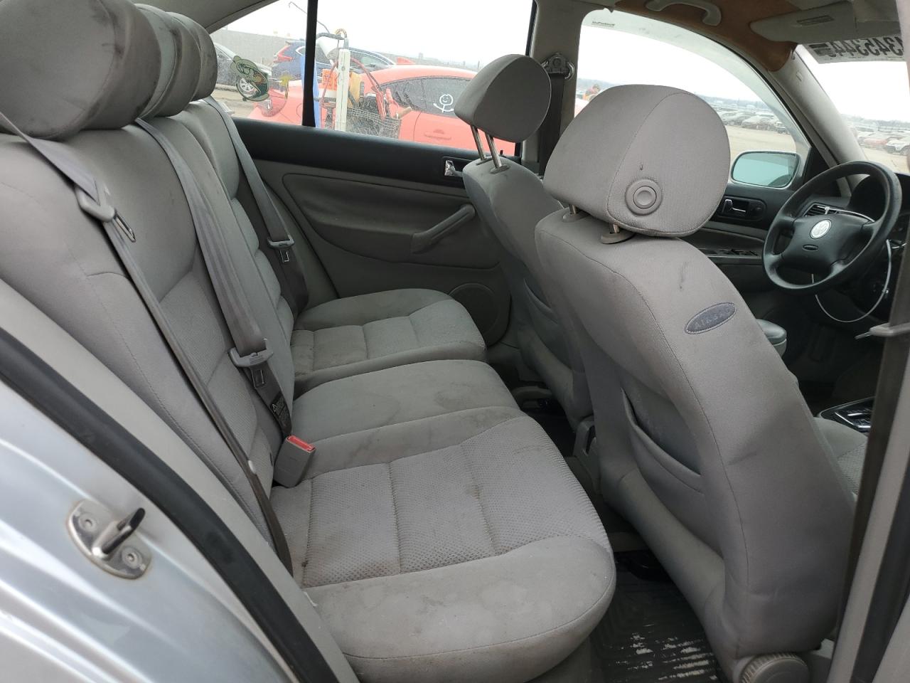 2005 Volkswagen Jetta - Image 10