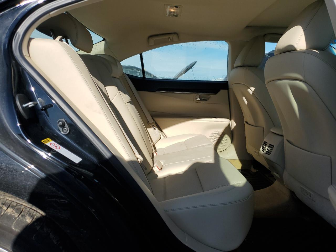 2014 Lexus ES - Image 10