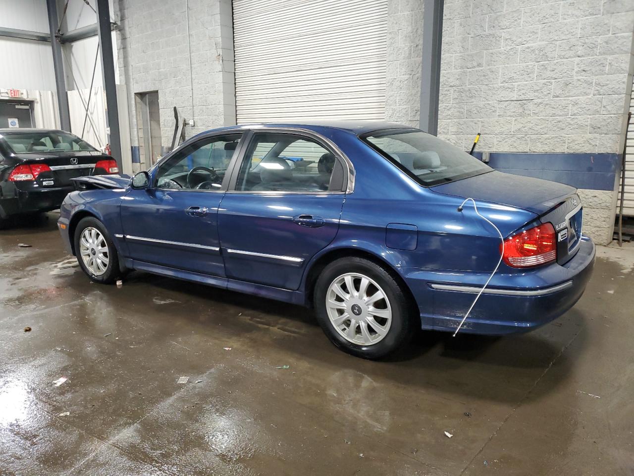 2005 Hyundai Sonata - Image 2
