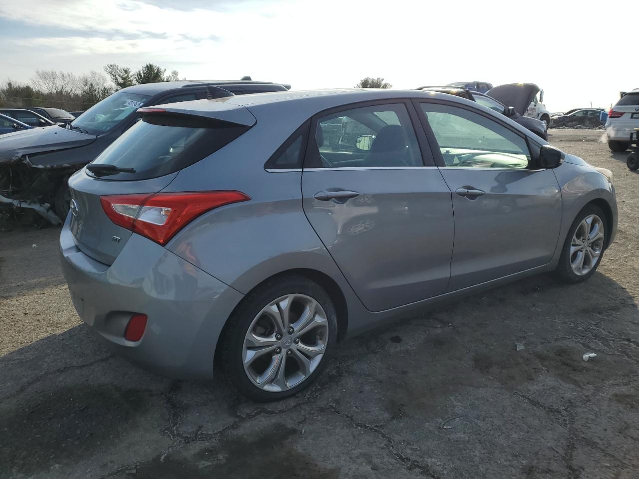 2014 Hyundai Elantra - Image 3
