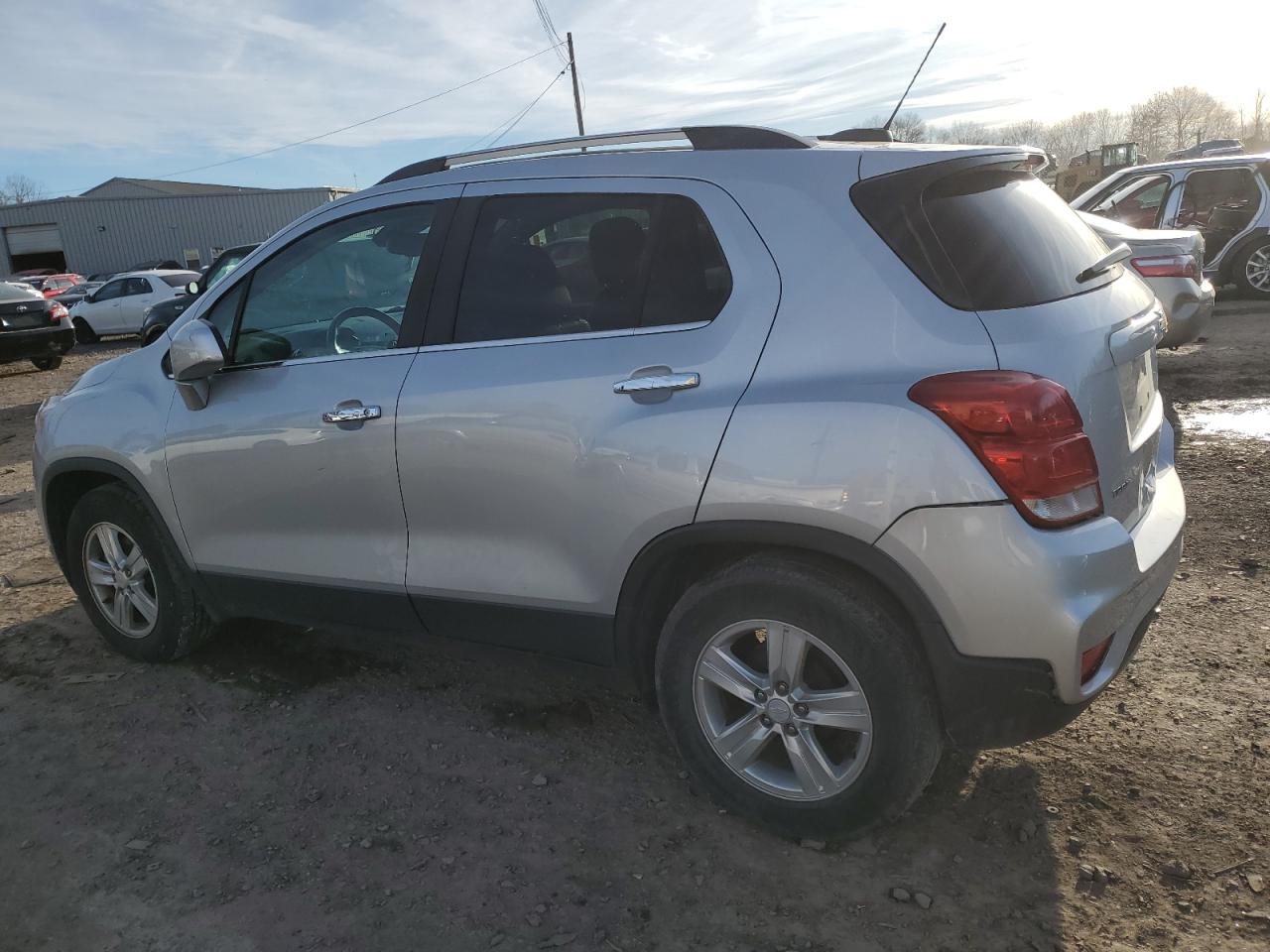 2019 Chevrolet Trax - Image 2