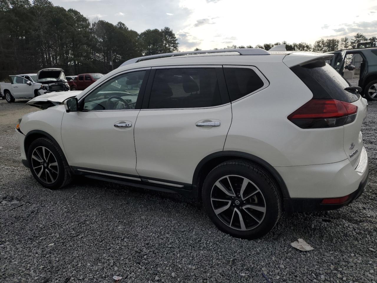 2018 Nissan Rogue - Image 2