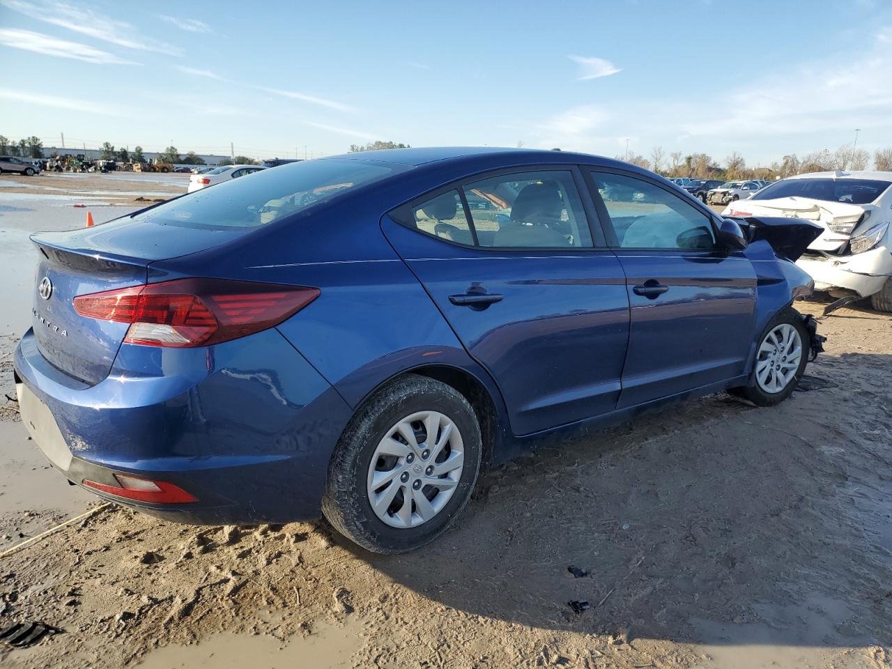 2020 Hyundai Elantra - Image 3