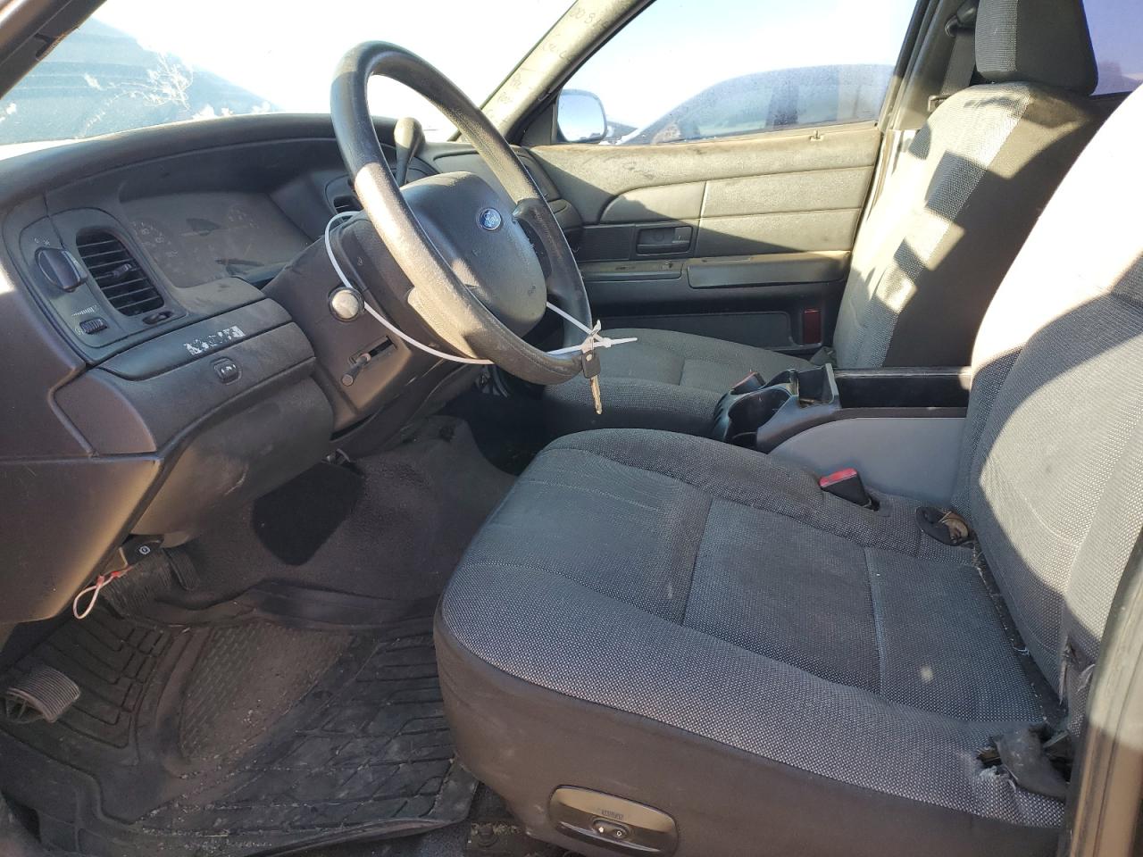 2010 Ford Crown Victoria - Image 7