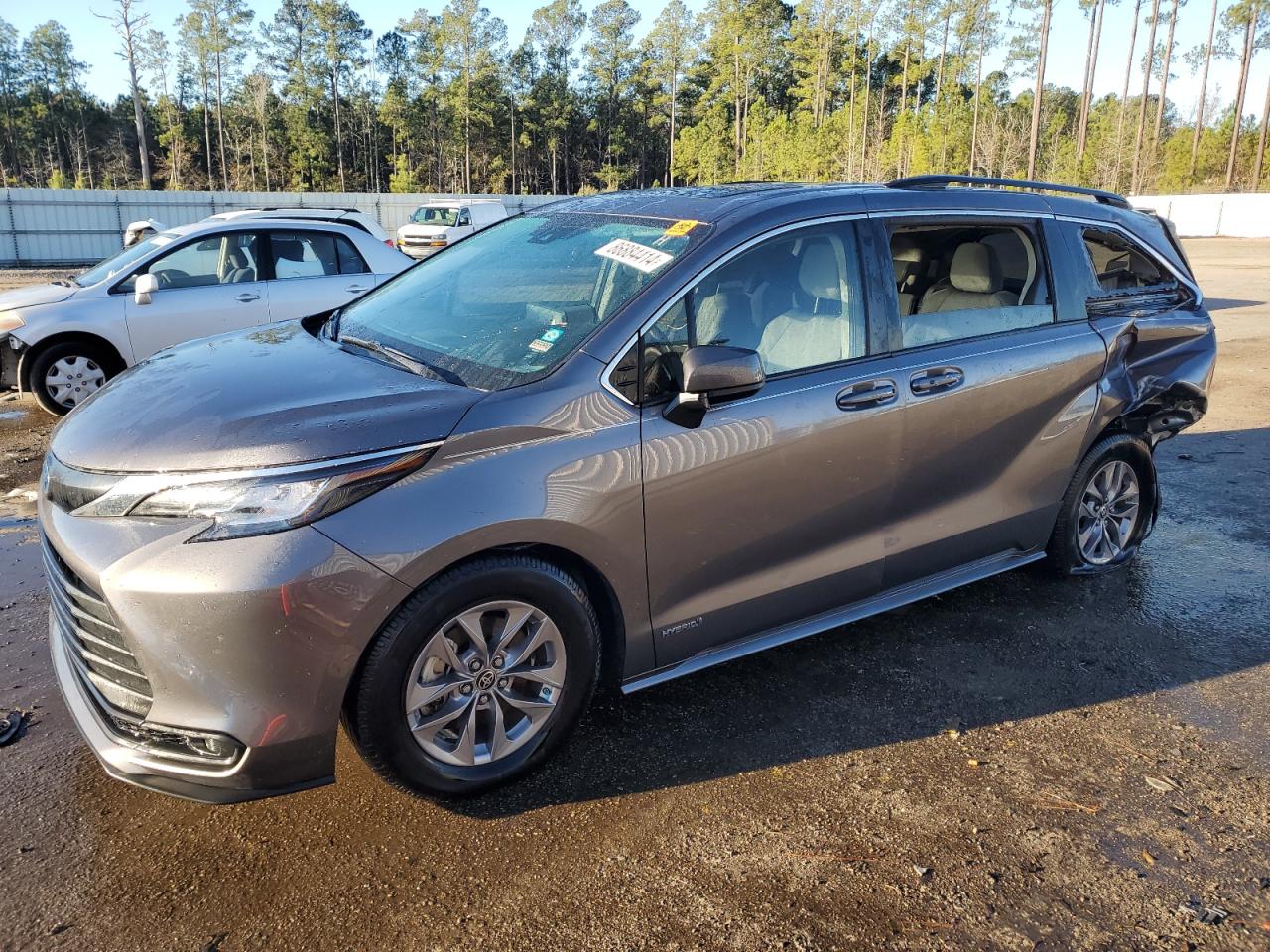 2021 Toyota Sienna - Image 1