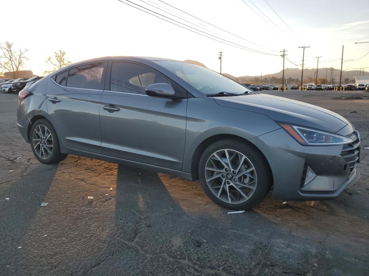 2019 Hyundai Elantra - Image 4