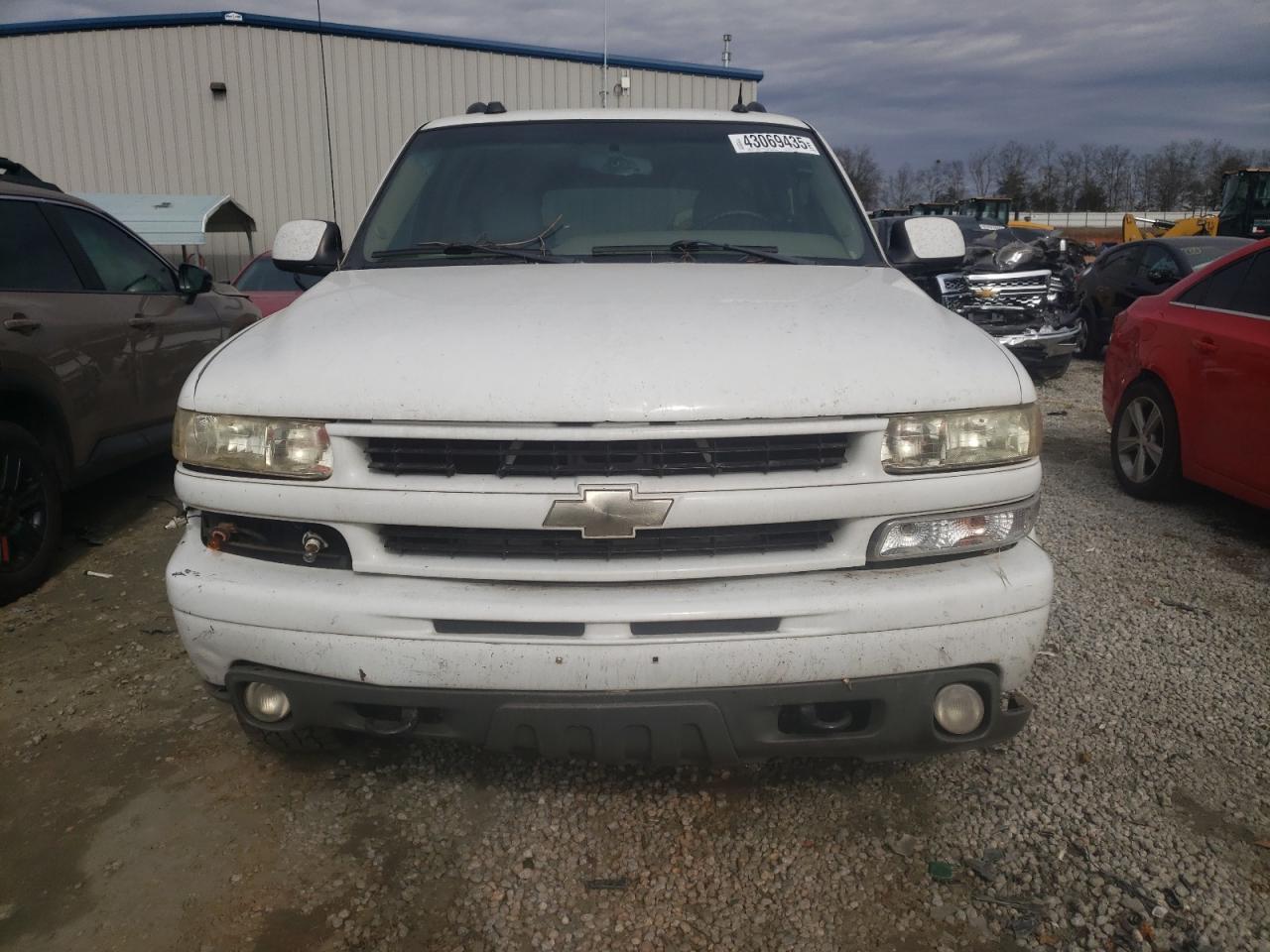 2005 Chevrolet Suburban - Image 5