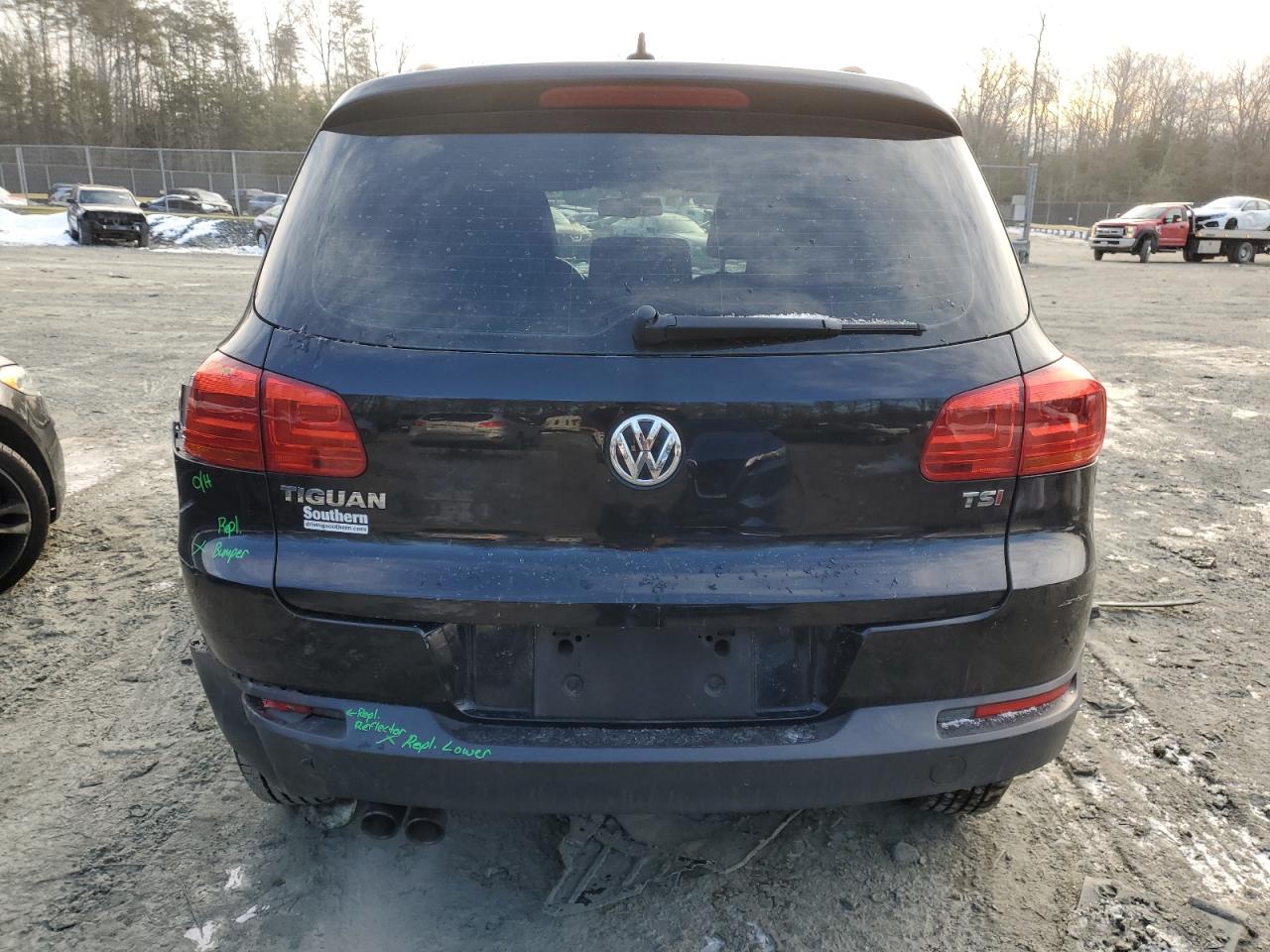 2017 Volkswagen Tiguan - Image 6