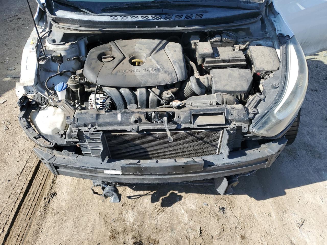 2016 Hyundai Elantra - Image 11
