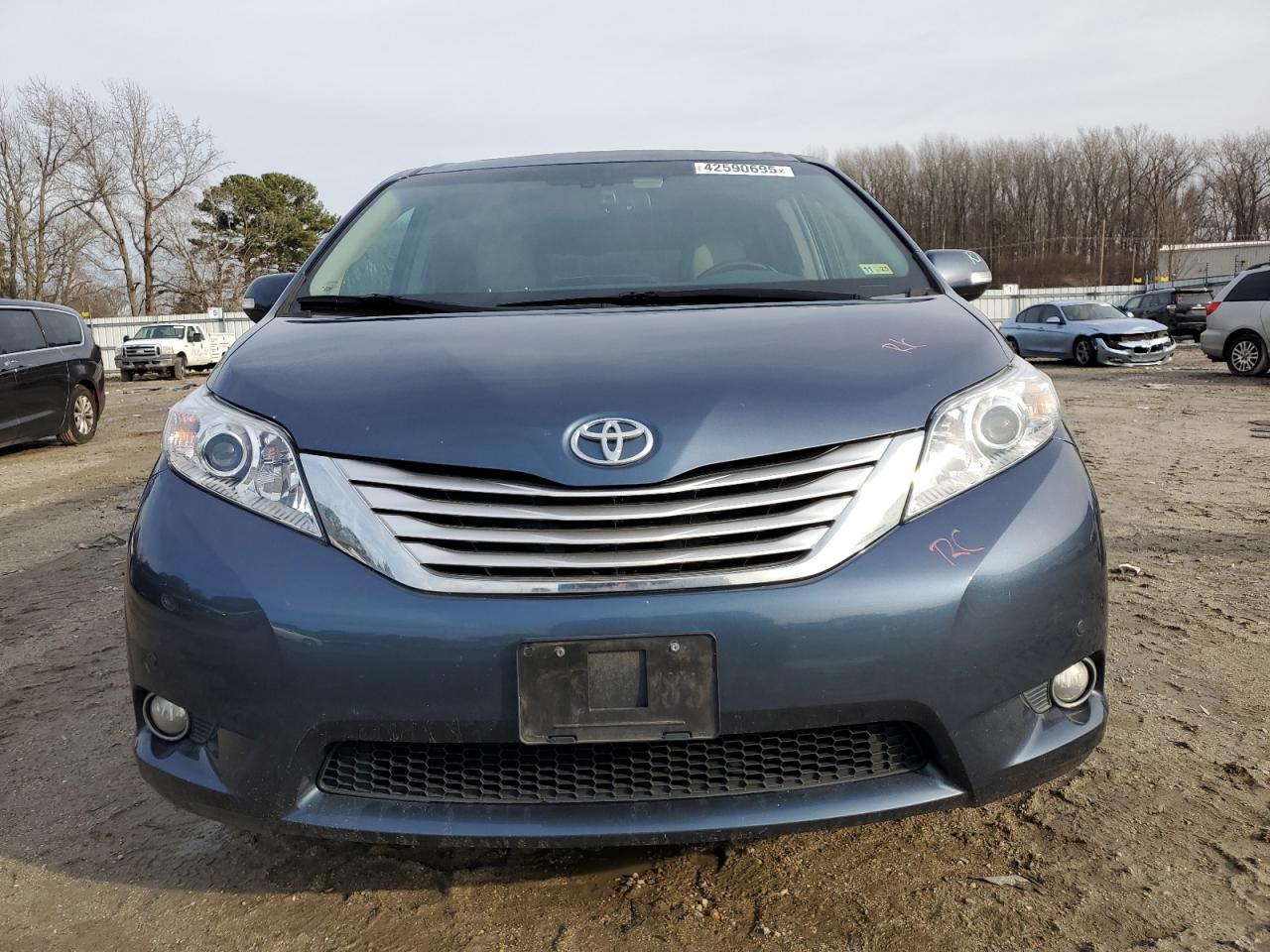 2014 Toyota Sienna - Image 5