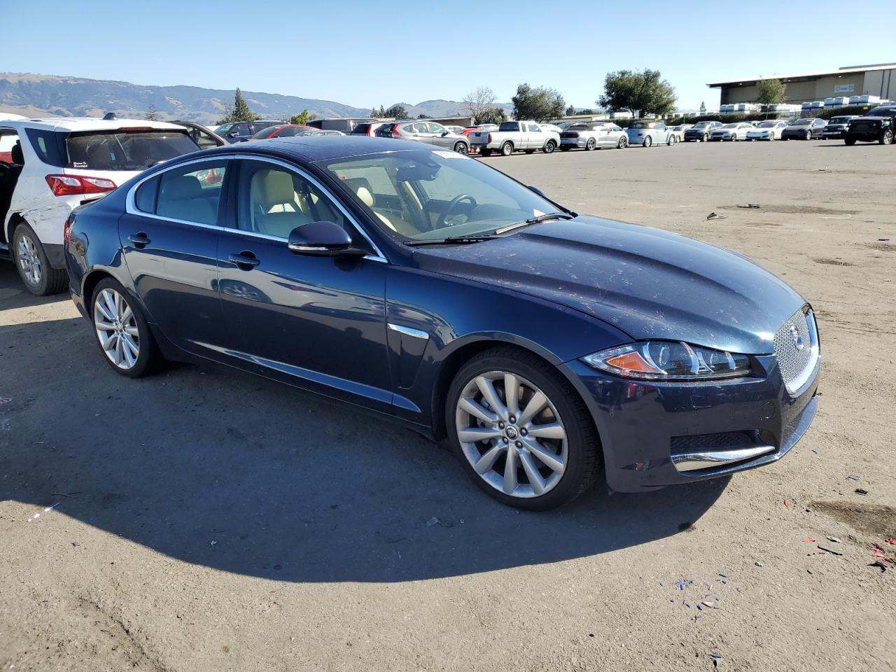 VIN SAJWJ0EF3D8S83653 2013 JAGUAR XF no.4