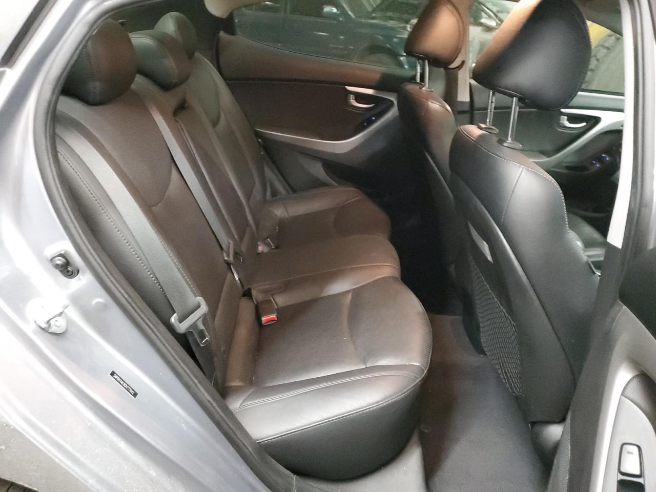 2016 Hyundai Elantra - Image 10
