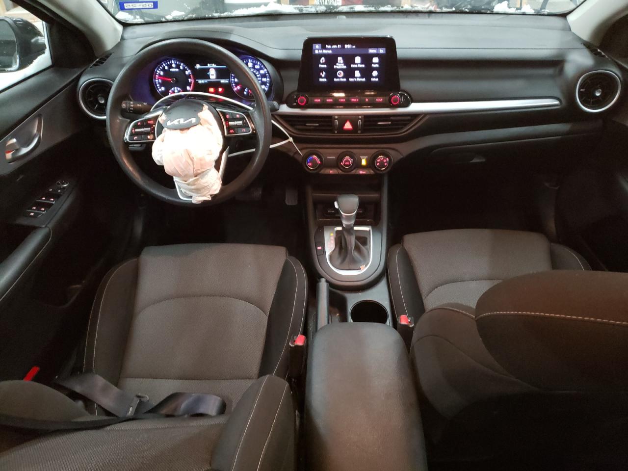 2023 Kia Forte - Image 8