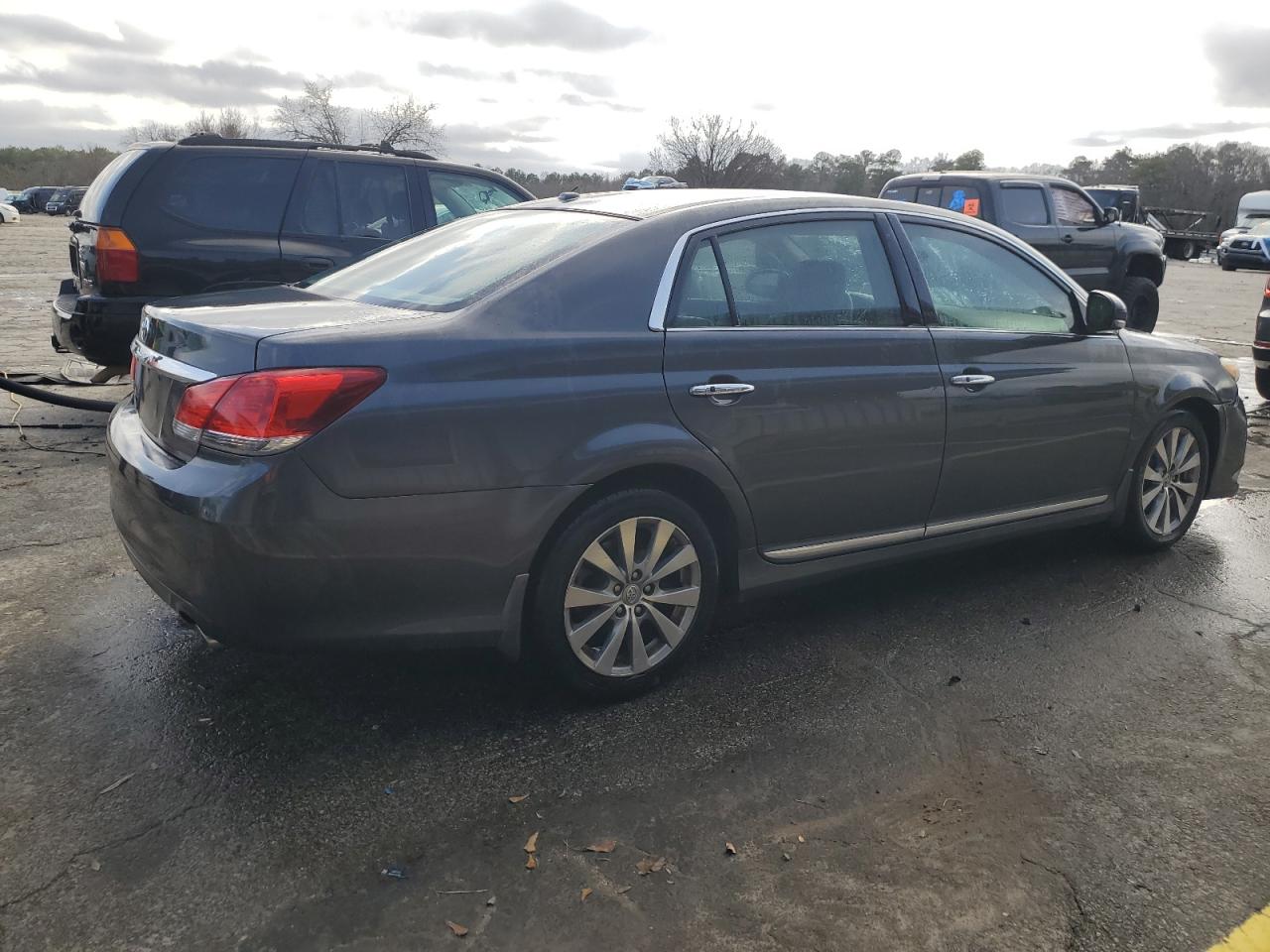 2011 Toyota Avalon - Image 3