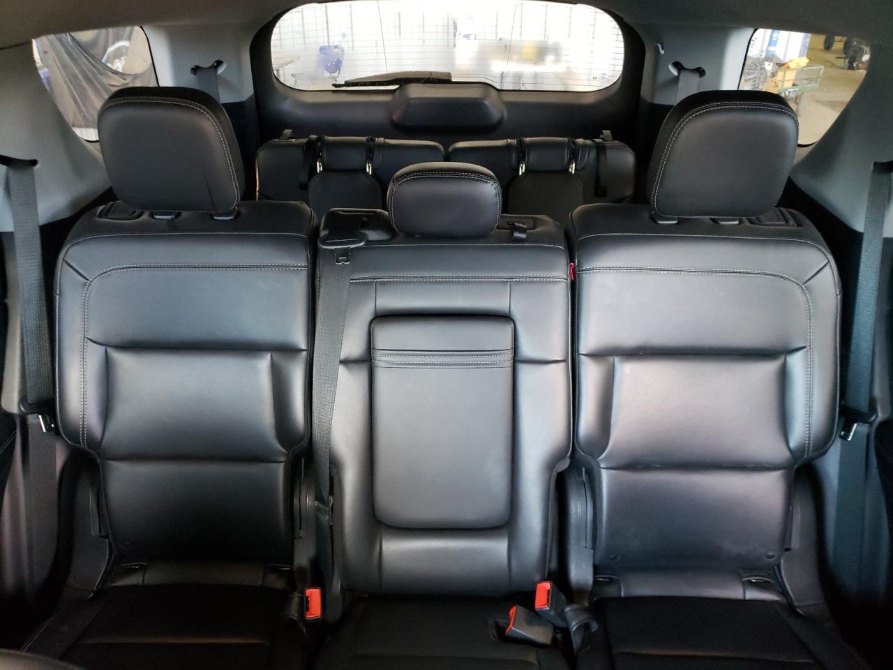 2022 Ford Explorer - Image 10
