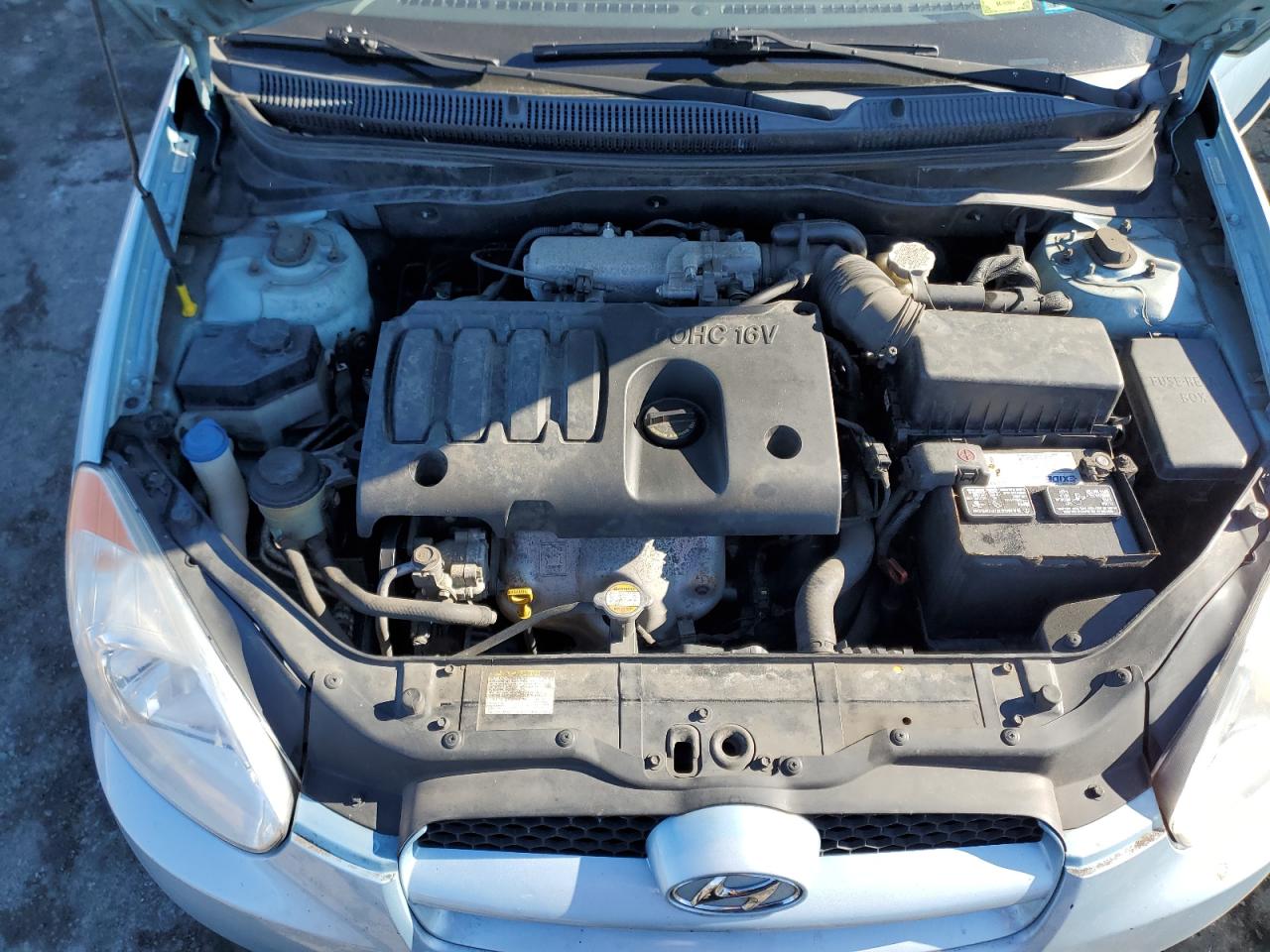 2010 Hyundai Accent - Image 11