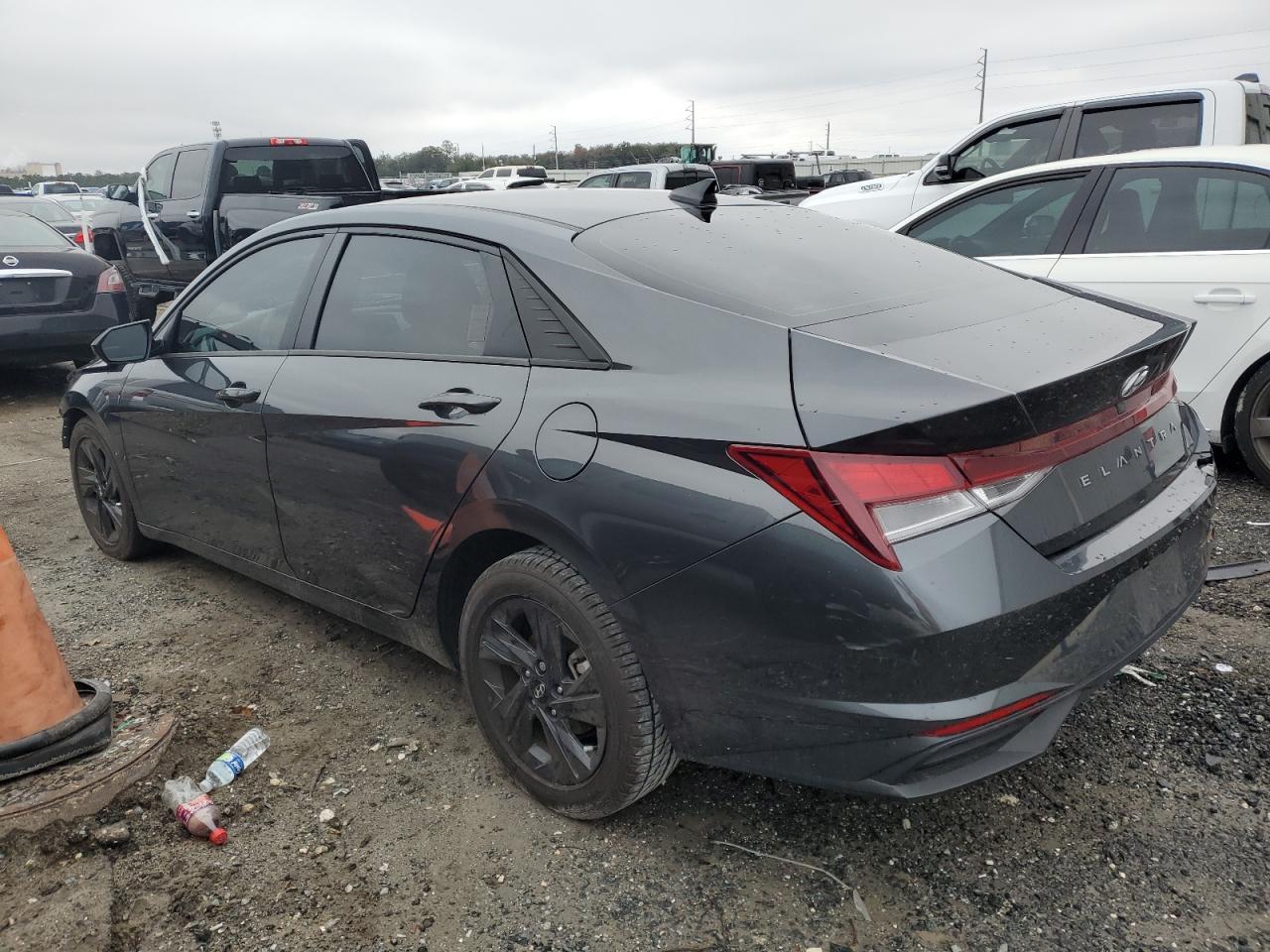 2023 Hyundai Elantra - Image 2