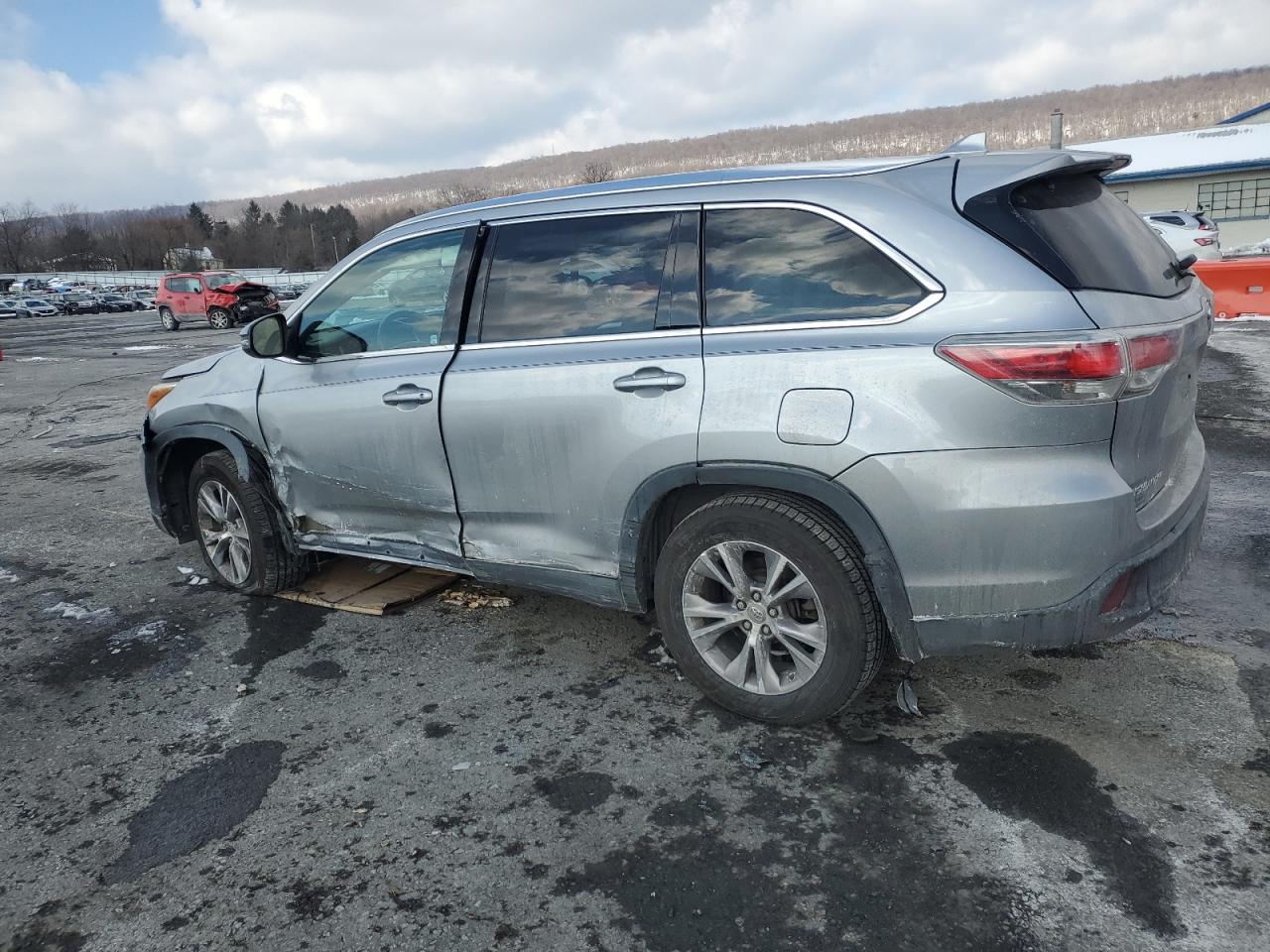 2015 Toyota Highlander - Image 2