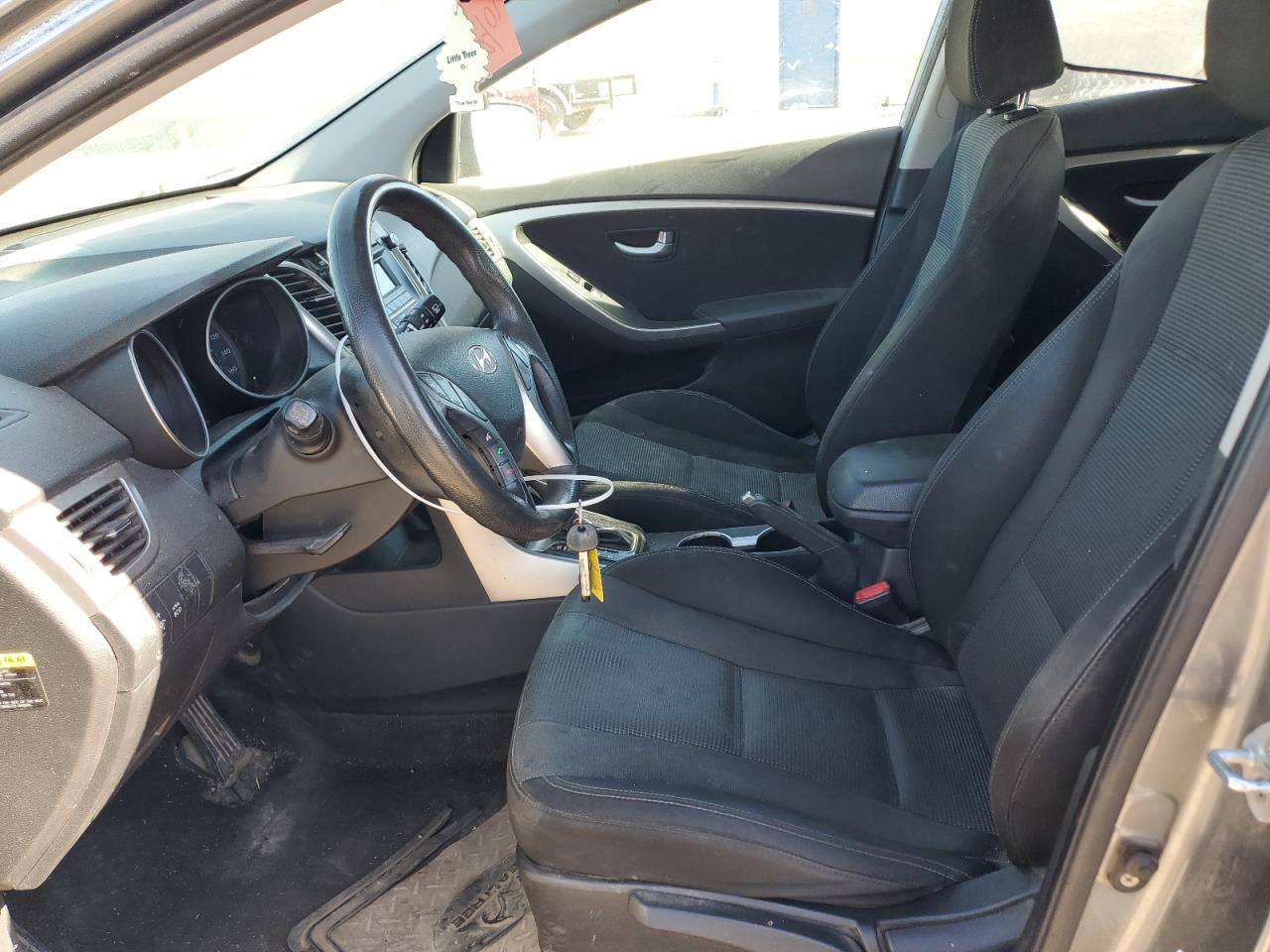 2017 Hyundai Elantra - Image 7