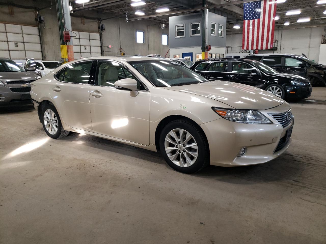 2015 Lexus ES - Image 4