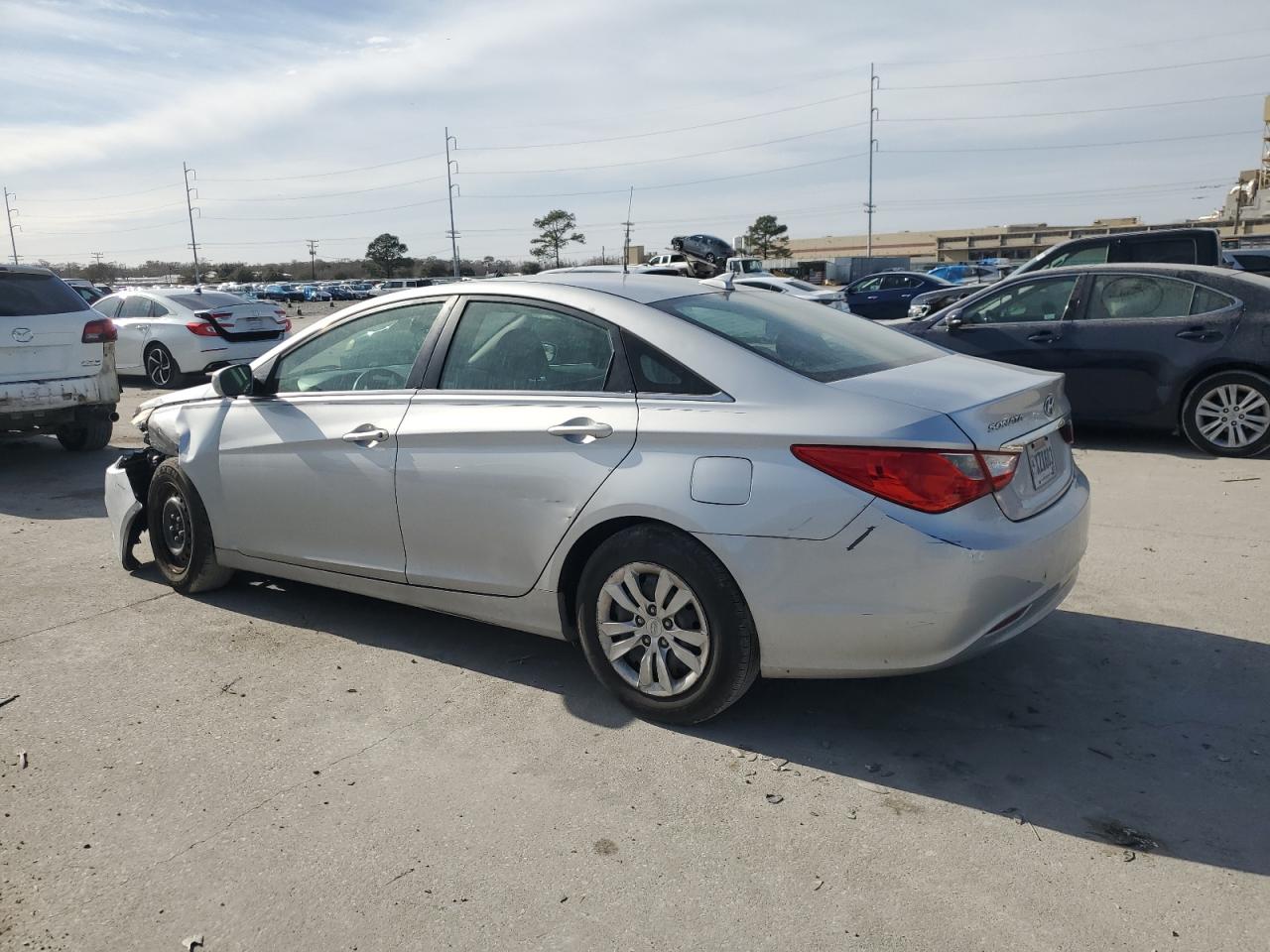 2012 Hyundai Sonata - Image 2