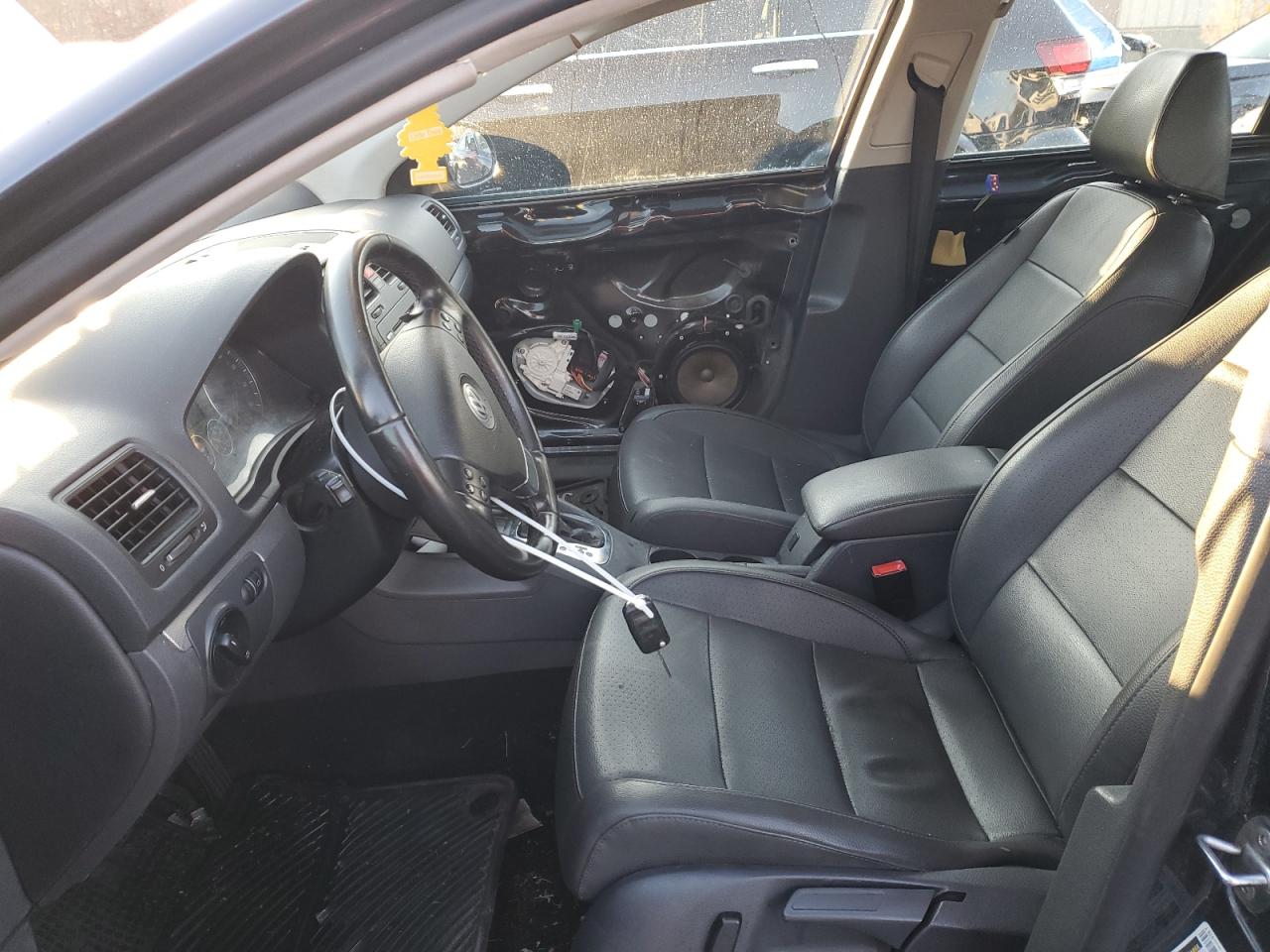 2009 Volkswagen Jetta - Image 7
