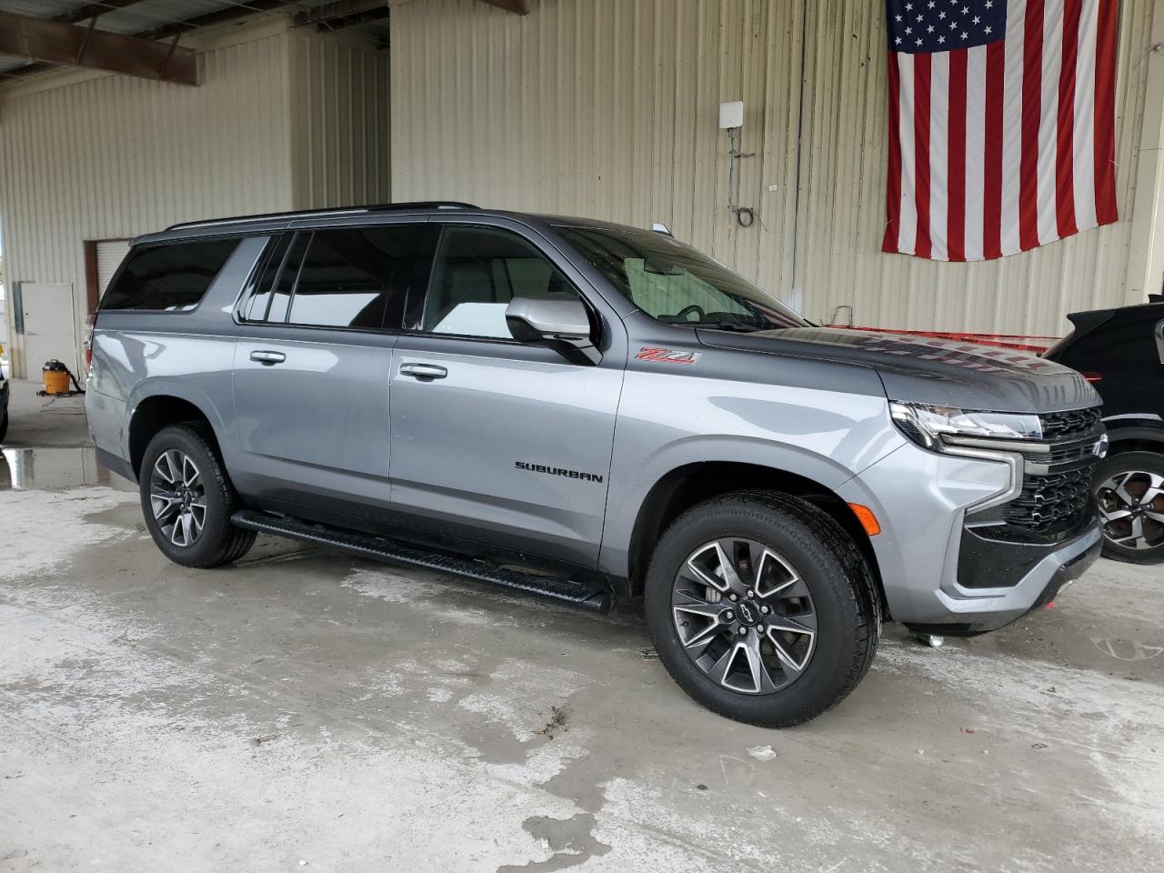 2022 Chevrolet Suburban - Image 4
