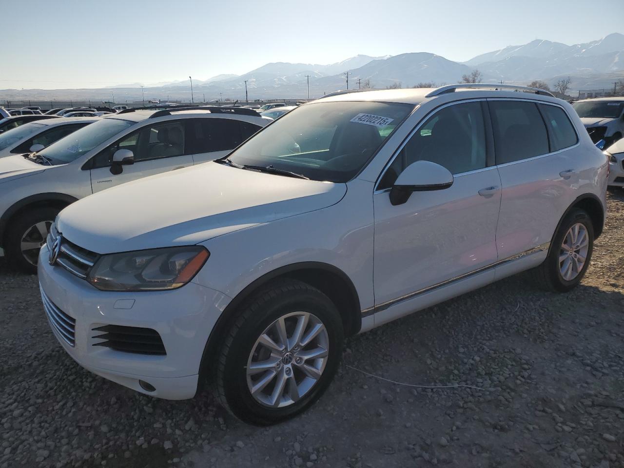 2014 Volkswagen Touareg - Image 1