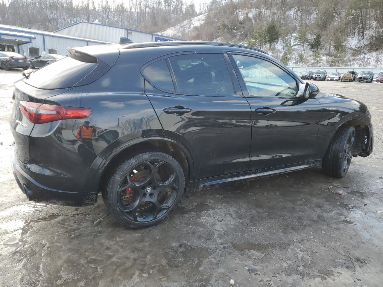 2022 Alfa Romeo Stelvio - Image 3
